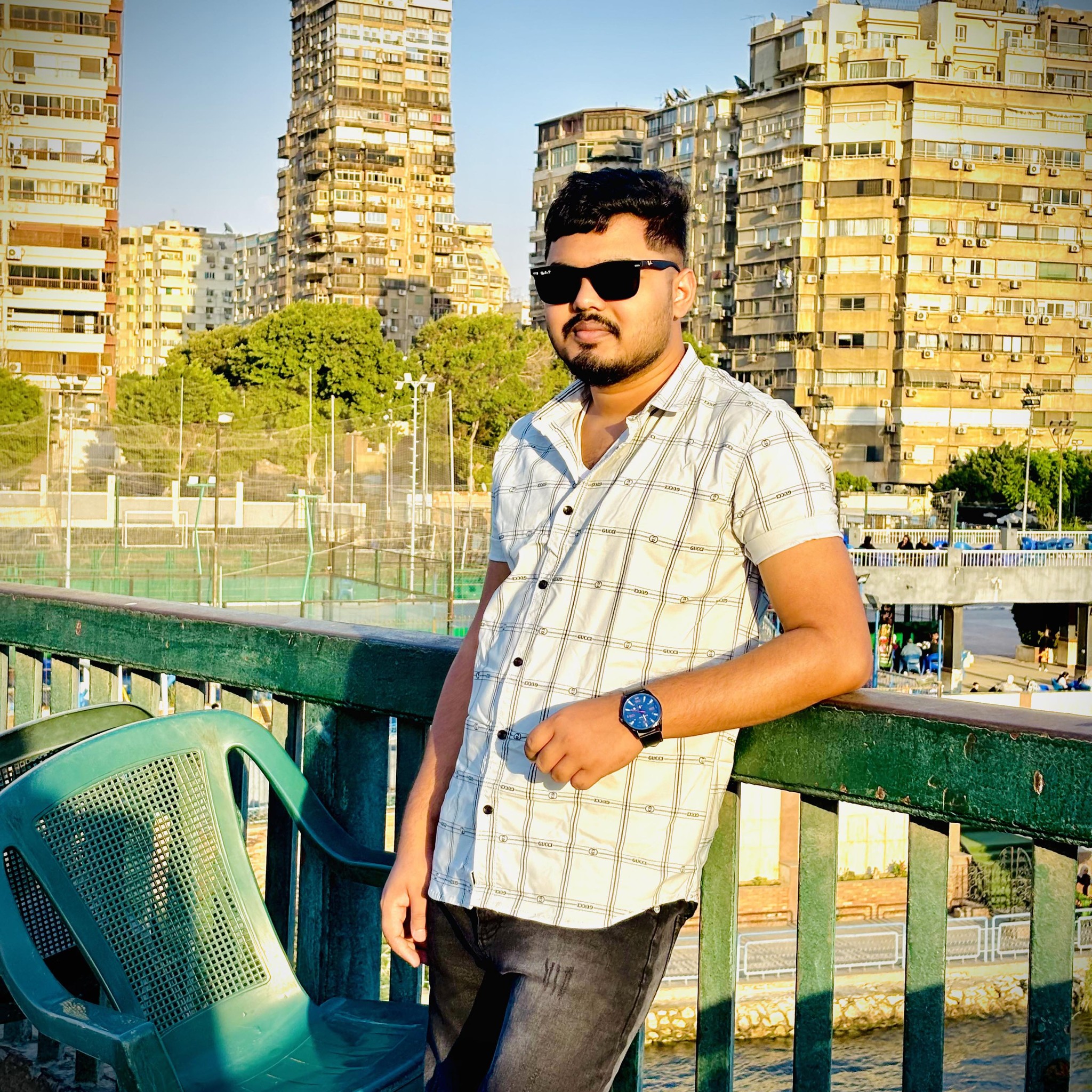 فرهاد راسل