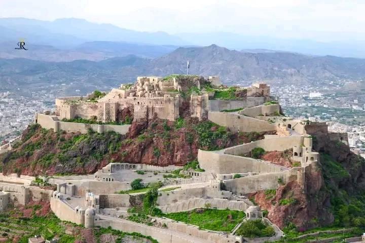 بلال الاغبري - #تبتسم_الحياة_لي نبتسم لأجلهم هم وحدهم من... | Facebook