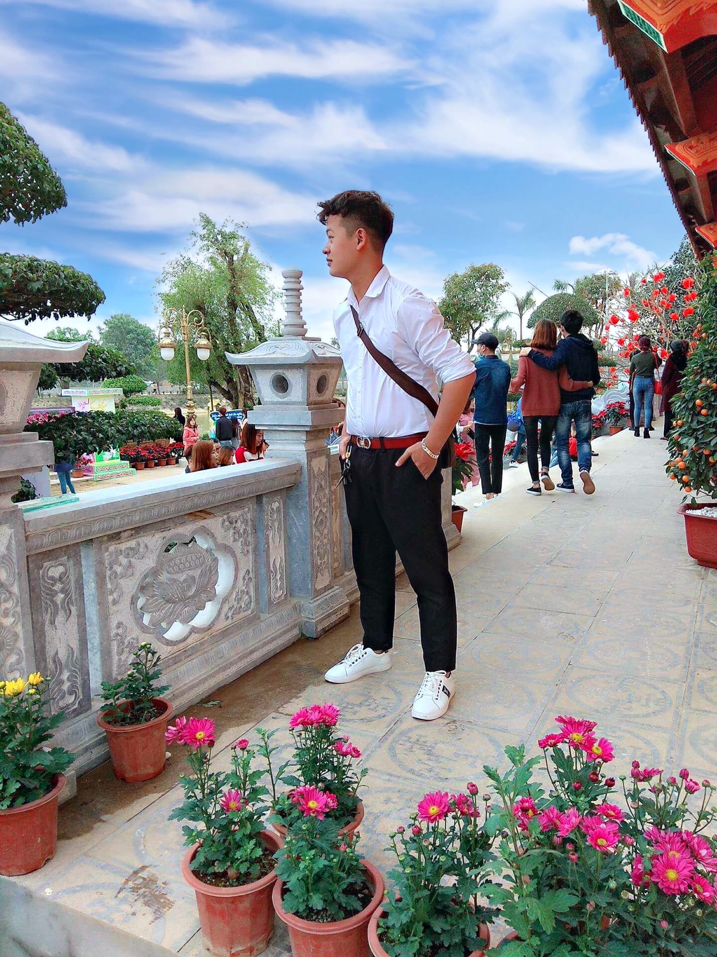 VNU Hoà Lạc | Ai có tủ lanhh pass không ạ, em gần dhqg ạ | Facebook