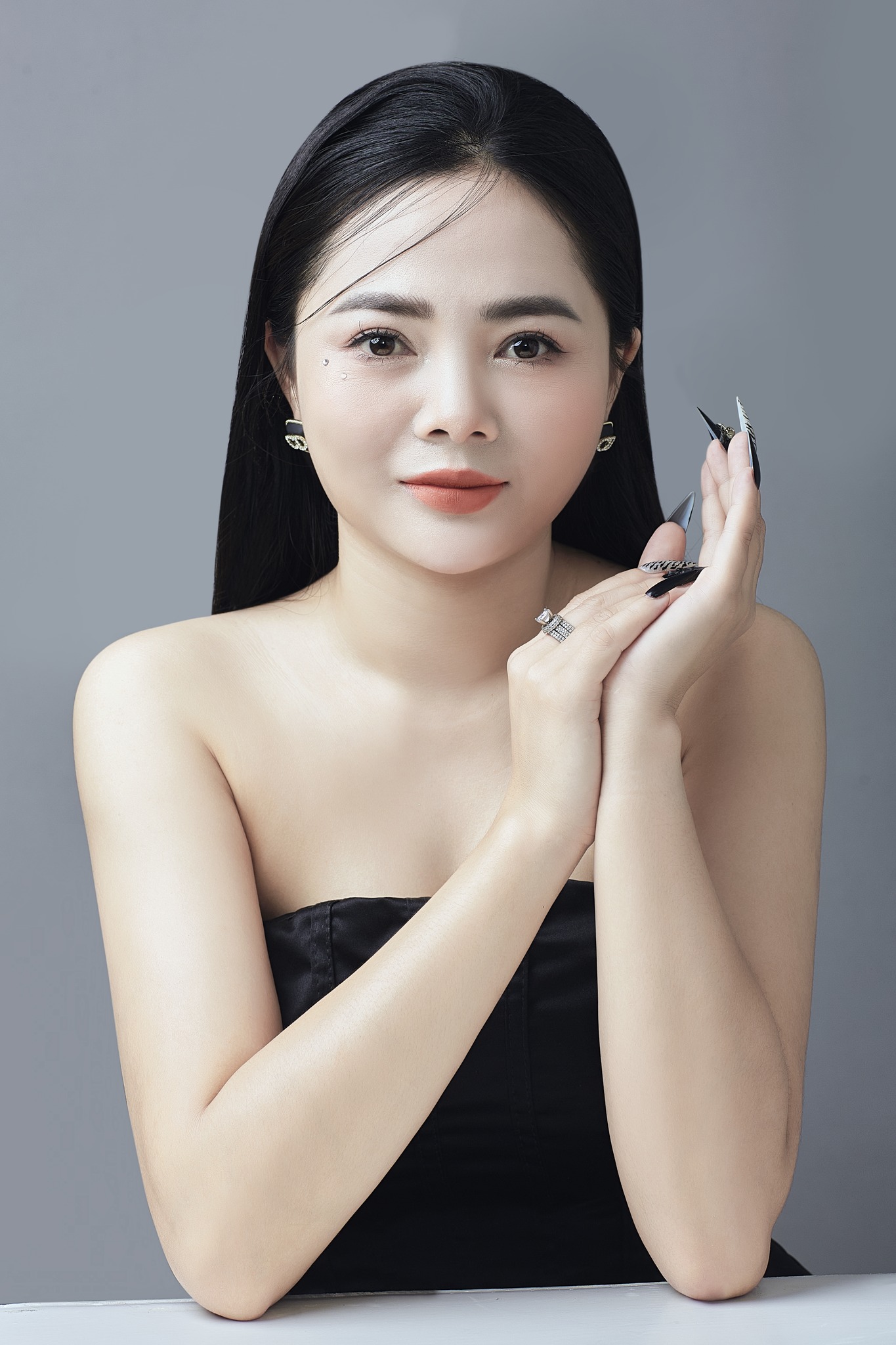 Thông báo với mn la có chuyện động trời đem khoe là ri ,cắt tóc muộn ...