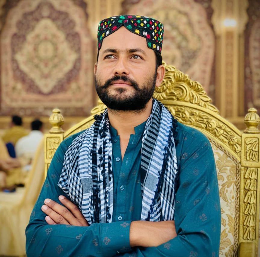 کراچی سے کینجھر جھیل سیر و تفریح کے لیے جانے والی سیاحوں کی کوچ چھتو ...