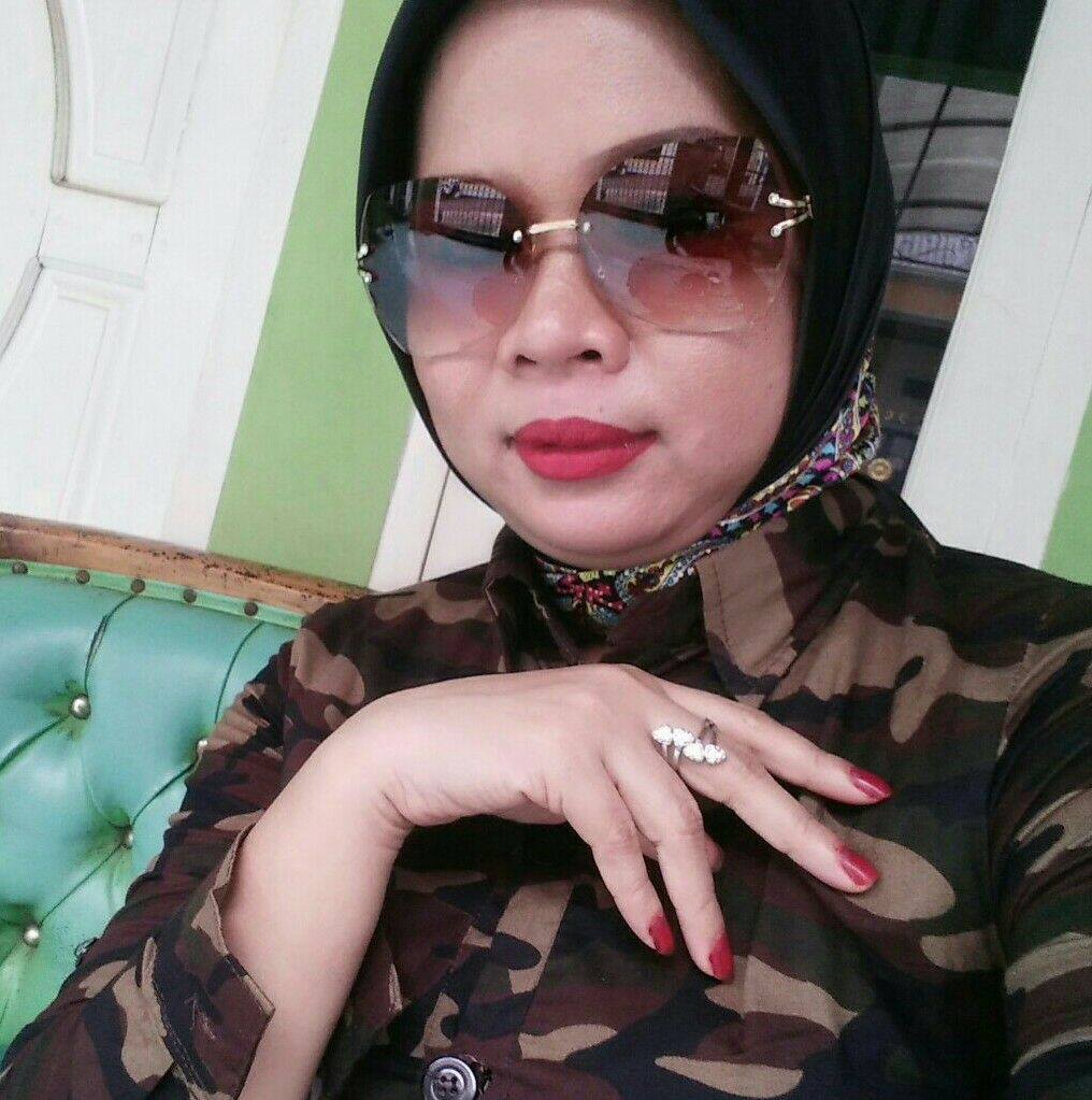 Tim mendapati sejumlah anak muda yang sedang mengonsumsi minuman keras ...
