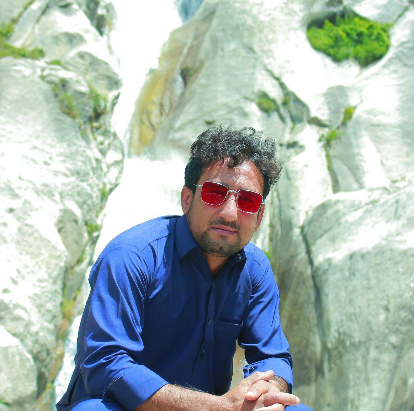 Malak Tariq Roshan Pti