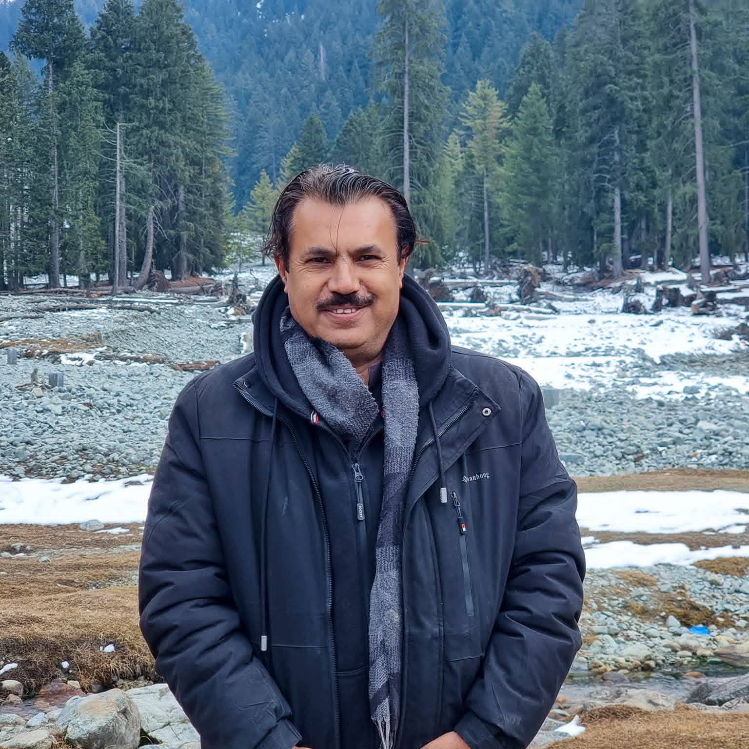 کی خاص بات چھی؟ ۔۔ ”آشیِن کھید تُھو؟ بنا مھے سیت بآت کو“۔ ”آشیِن، آشیِن ...