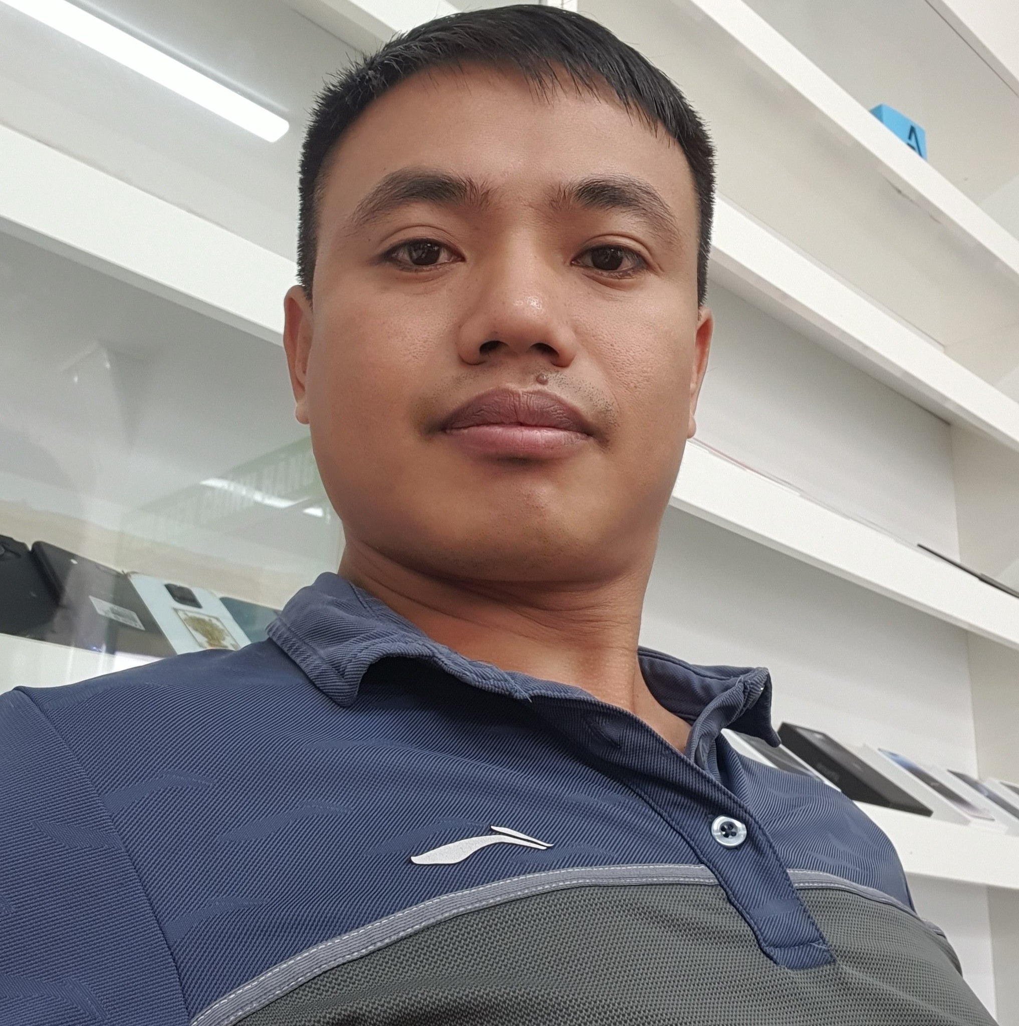 Đá lấy mồ hôi thôi mà bị rượt quá! Hôm đó bạn nào lỡ tay đánh trúng tay ...