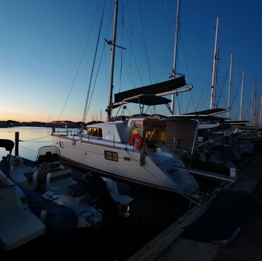 Marine VHF, DSC and AIS...Don't leave port without it! | Does anybody ...