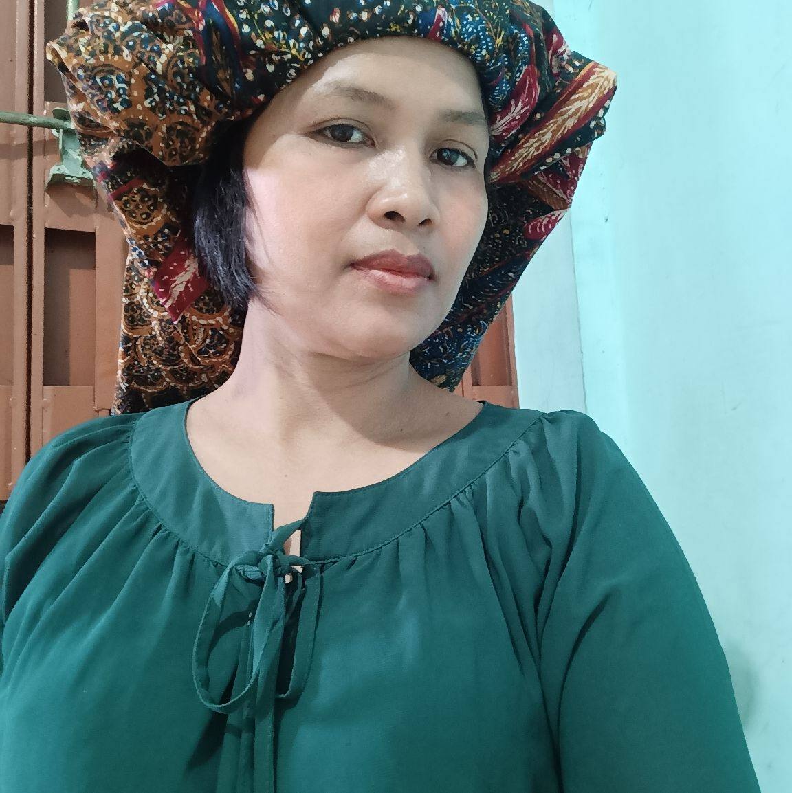 Pemberian ulos dari huria kepada jemaat yang berusia 70 thn keatas ...