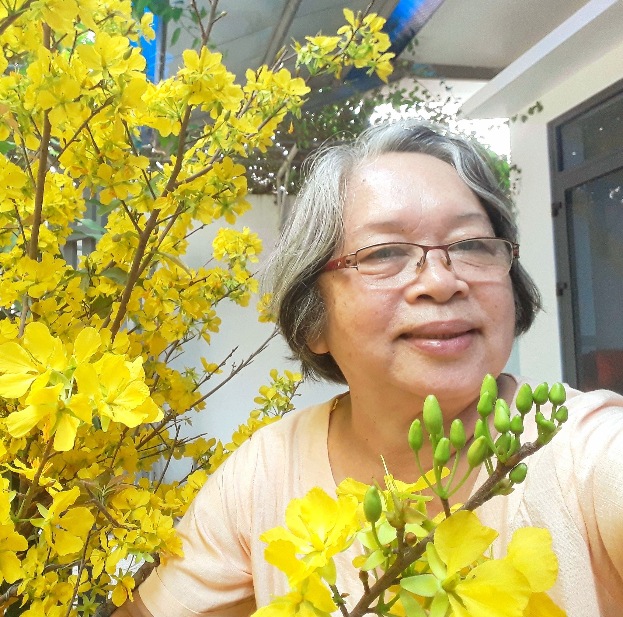 Cùng ngắm lại những bông hoa chiều nay của bếp vừa tỉa xong. Từng cánh ...