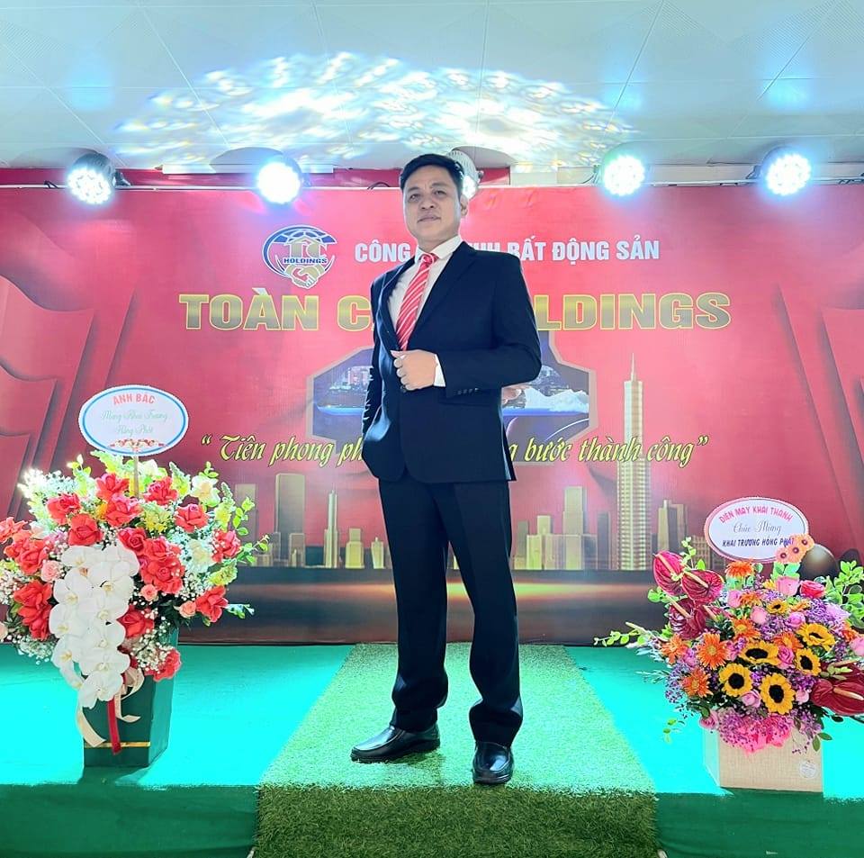 Cả ngày thì lo rong chơi Đến khi tối trời xách cuốc ra vườn | Phan Lài