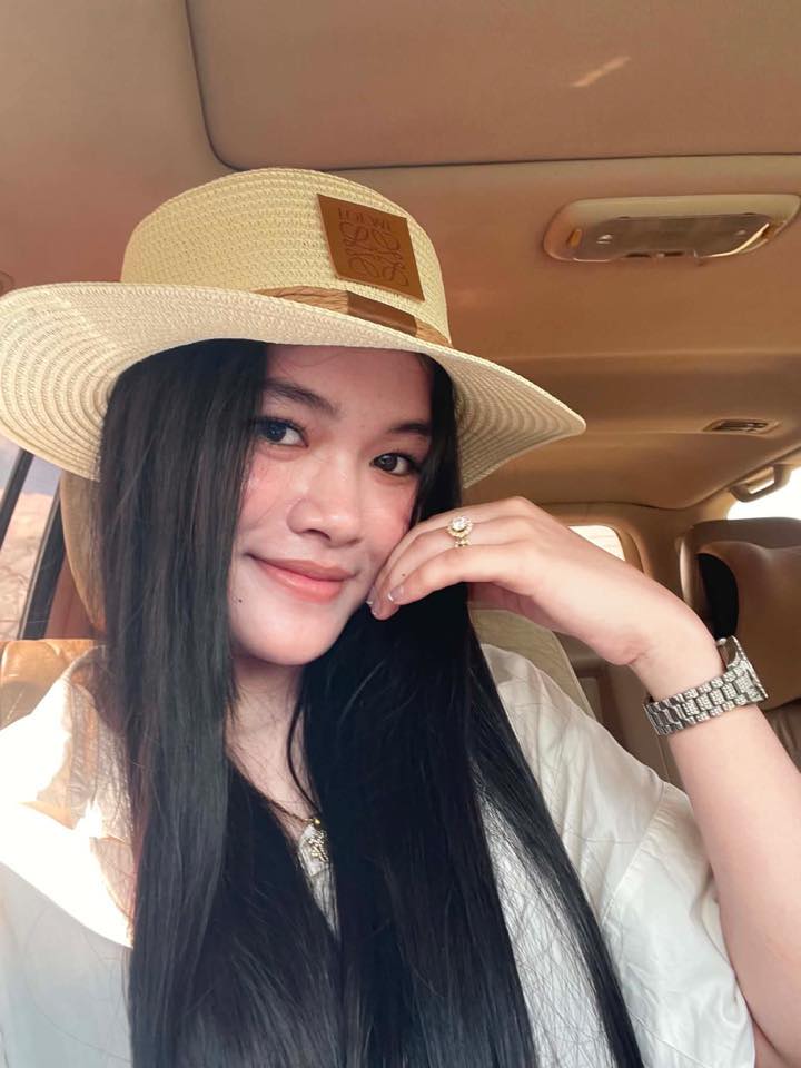 ឡៅកុងឆ្លេីយសំនួរ ដេីម្បីយក KFC ពីឡៅប៉យកទៅ 😜🌶️ KFC Spicy Mala Crunch ហា៎ ...