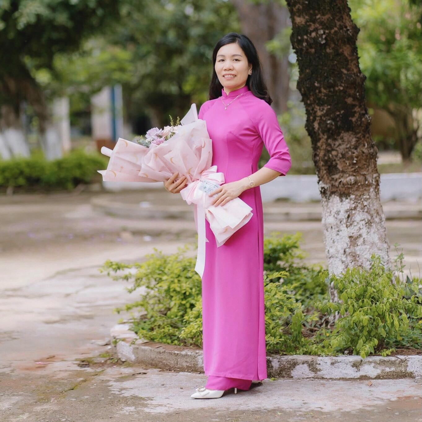 Cuộc sống khó khăn quá thì e về nhà thả cá và trồng thêm rau. Mồi nhậu ...