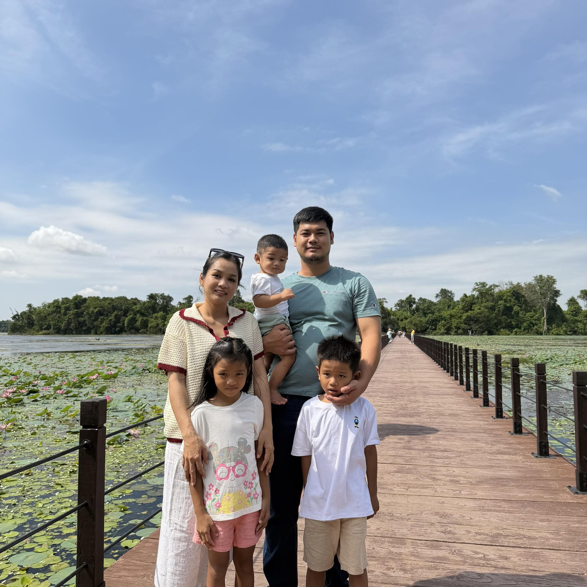 សុ គន្ធ