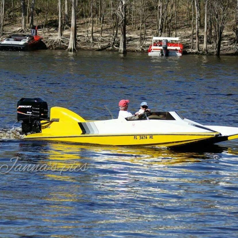 Vintage Outboard Race Boats | Can anyone tell me what this engine is ...