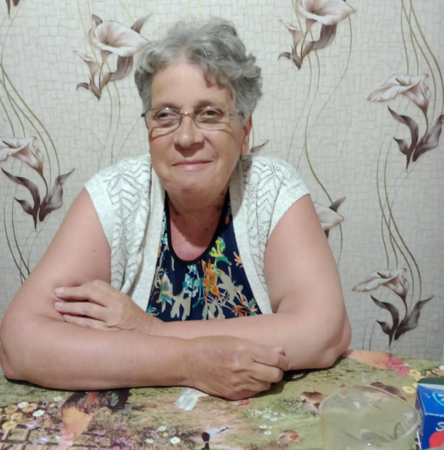 и запомни, момче! Не е до оная жена, дето погледа ти хваща. А до оная ...