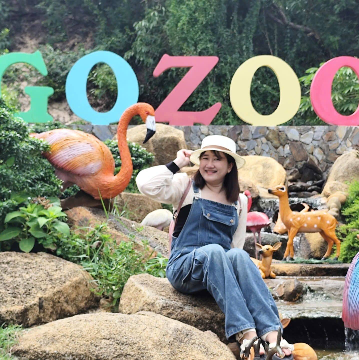 Một ngày của mẹ khi con đi học Sáng: làm tóc cho con Giờ hành chính: đi ...