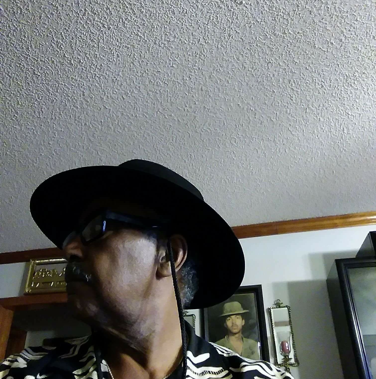T Bone Walker - ‘Why My Baby Keep Bothering Me’ live [Colourised] 1968 ...