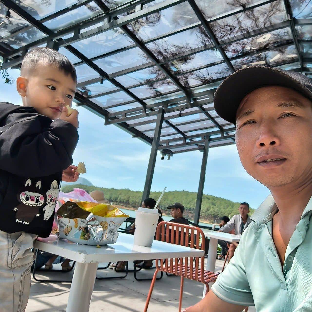 T tưởng bã đị bộ trong sân ák trời | Lan Chen