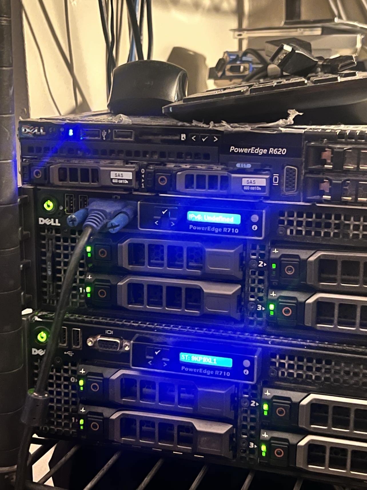My Homelab and the network of the house. 3 main nodes Dell R620 (PVE)