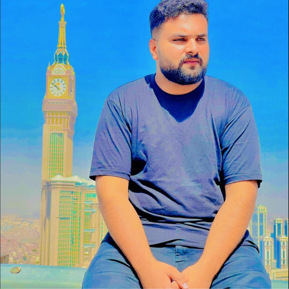 ہم خود سے اکتائے رہتے ہیں 😐 یہ دنیا تو پھر بعد کا مسلہ ہے ️ ...
