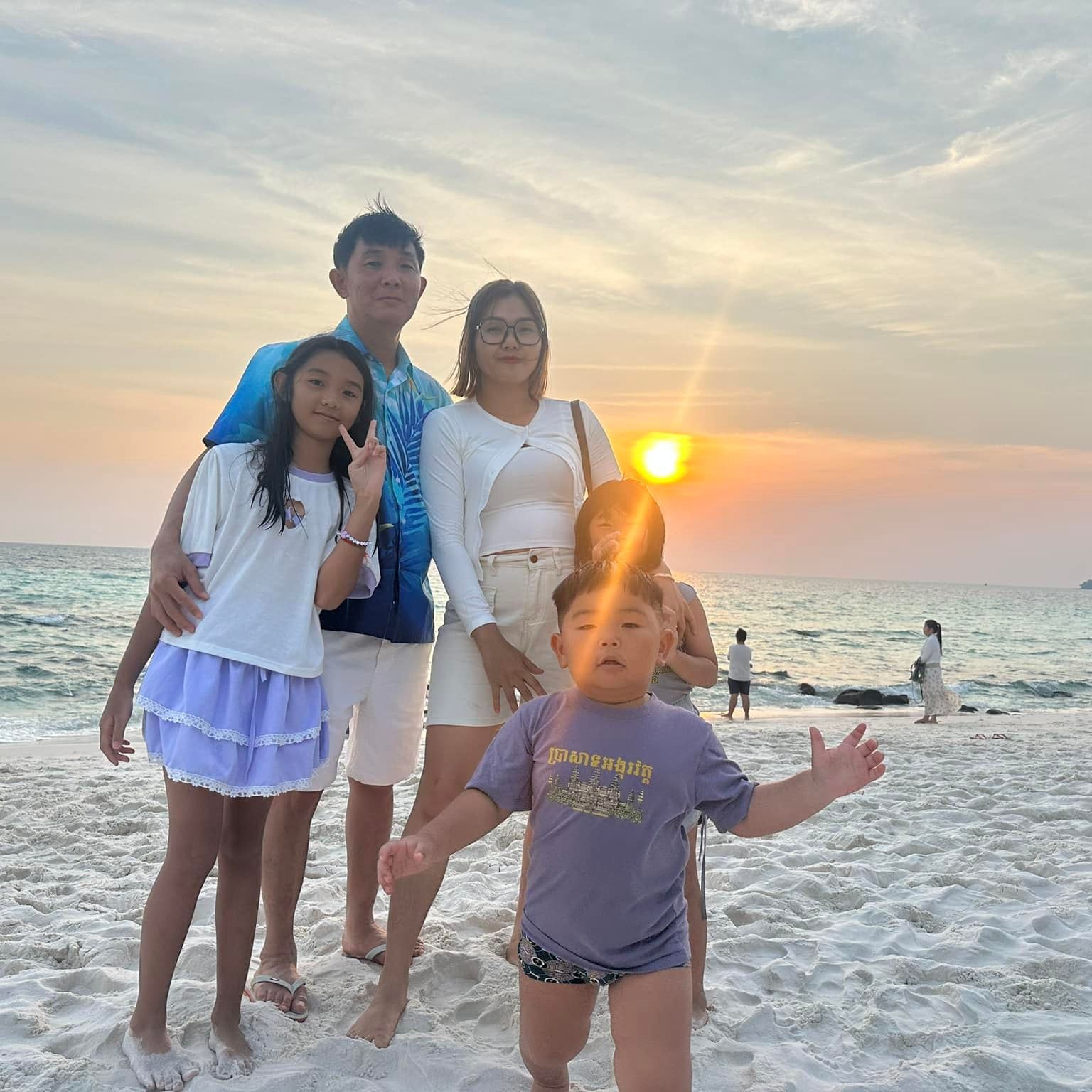 កម្ពុជាក្រោមគាត់តស៊ូ រៀនភាសាខ្មែរណាស់ | ម៉ាក់ ឈីងឈីង