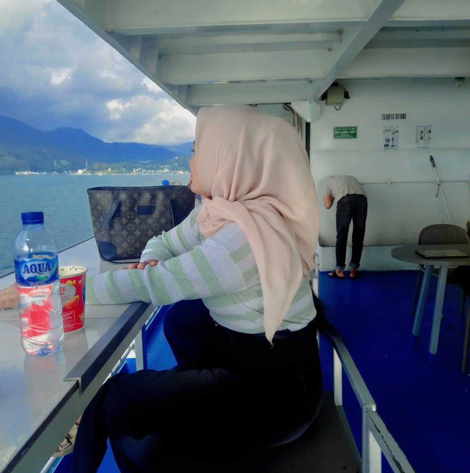 Jaga warung sendiri pas rame = auto keteteran 😭 Panik kalau ada tamu ...