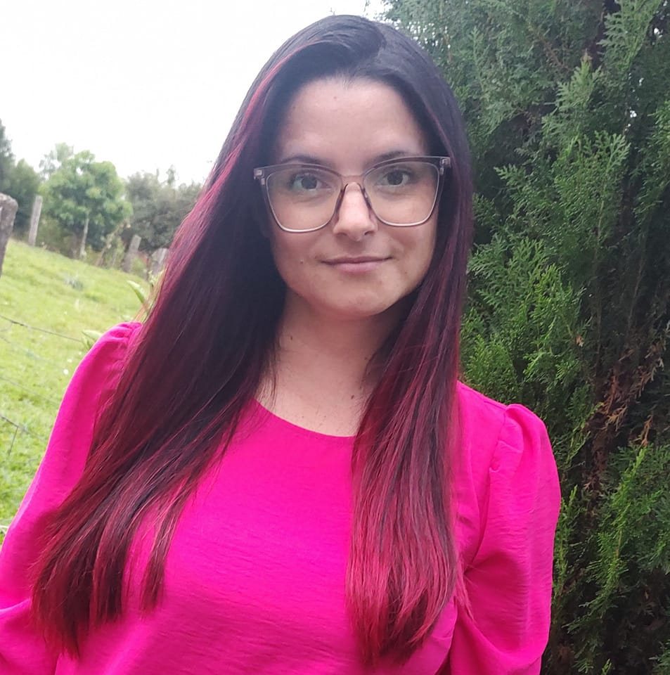 Faxina na sala Mudei o tapete pra sala e aí que vocês acham? Já corre ...