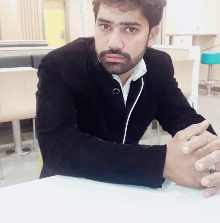 ٹریفک پولیس اہلکار کا چلانے جمع کروانے کے باوجود محنت کش پر تشدد ...