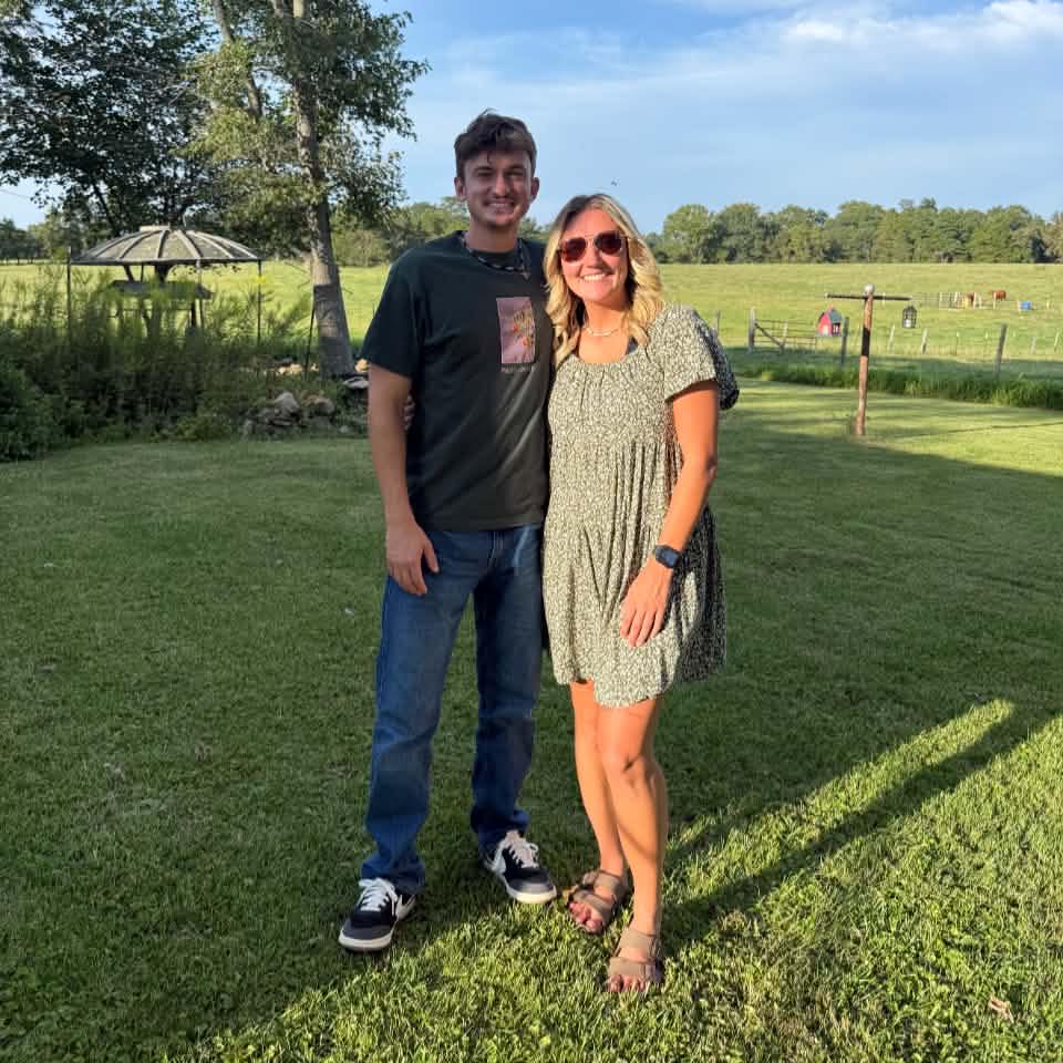 Elizabeth Morris (@elizabeth.morris.504662) • Facebook, Connect with ...
