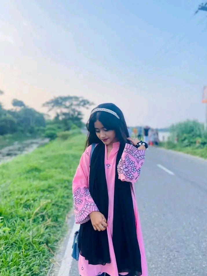 দুষ্ট মেয়ে