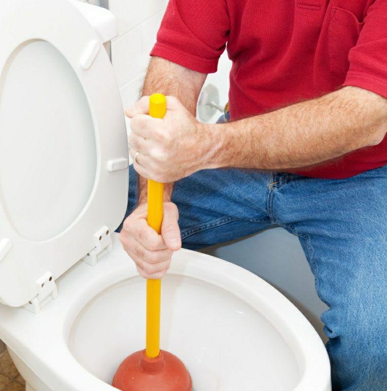 Intervention rapide pour un débouchage de WC 🚽💪 Grâce à notre plombier ...