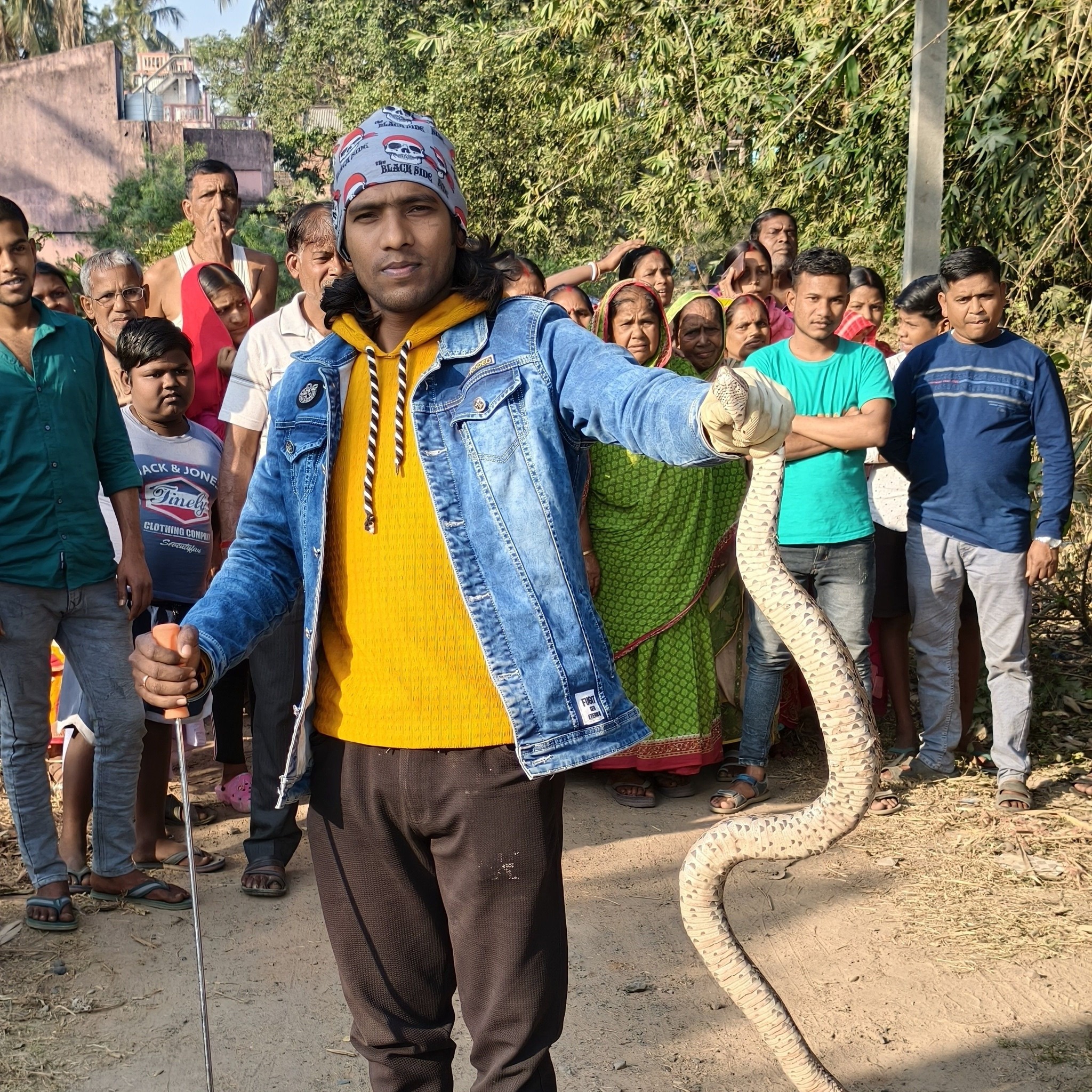 এন এইচ টুয়েলভ নিউ বাইপাস এ বিরাট এক্সিডেন্ট ডাইভার মৃত্যুর সঙ্গে লড়াই ...