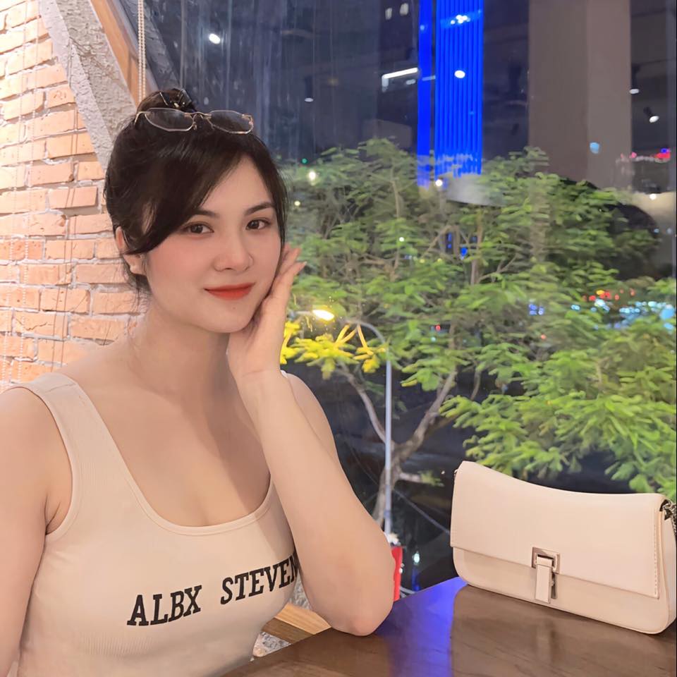 Bị mẹ doạ ko ăn hết là ko cho bay nữa 😑😑 Chị ta kiểu 😂😂: ăn sạch ...