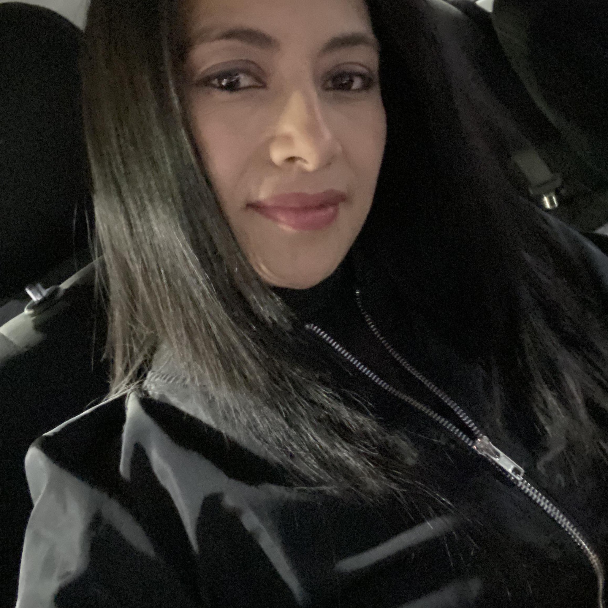 Leily Flores