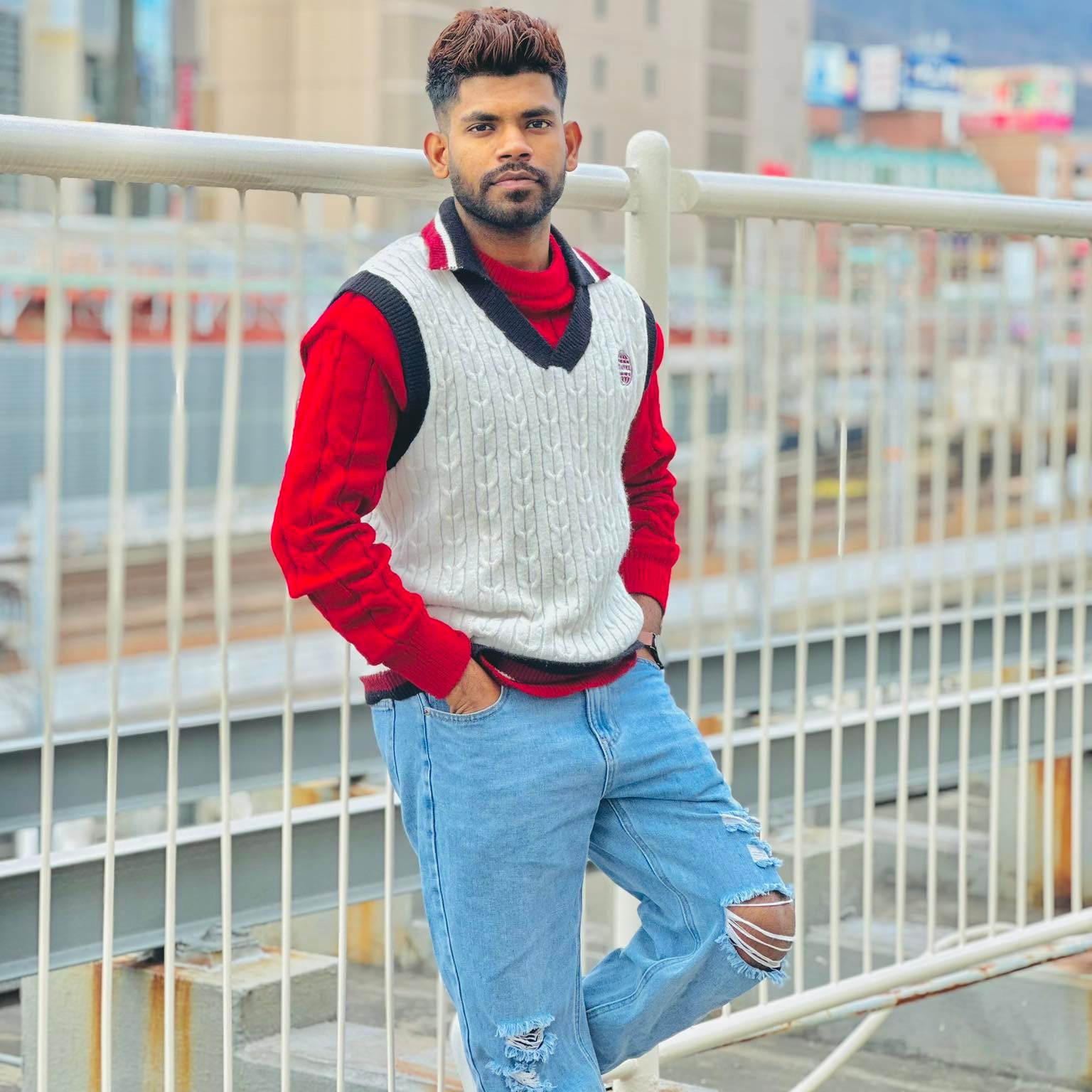 ආයේ කවදා නම් මල්ලී කියලා කතා කරන්නද පොඩී ඔයා.රැයක් දවාලක් නැතුව තවමත් ...