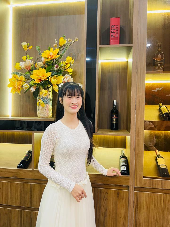 Cầm cho chị điện thoại…???? #Éng #xuhuong | Duyên Moon