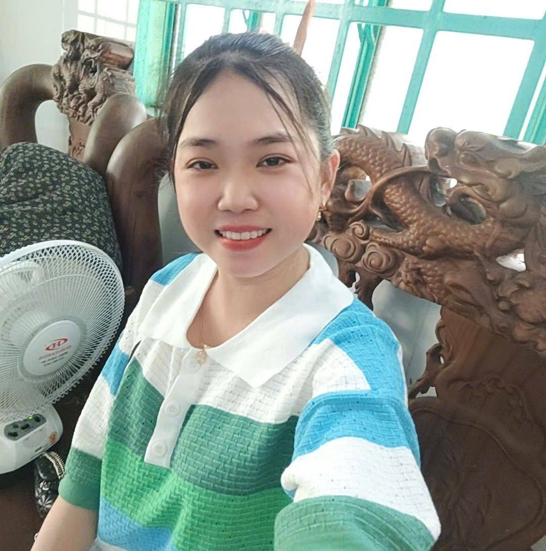Thu Hương - Thu Hương updated her profile picture.