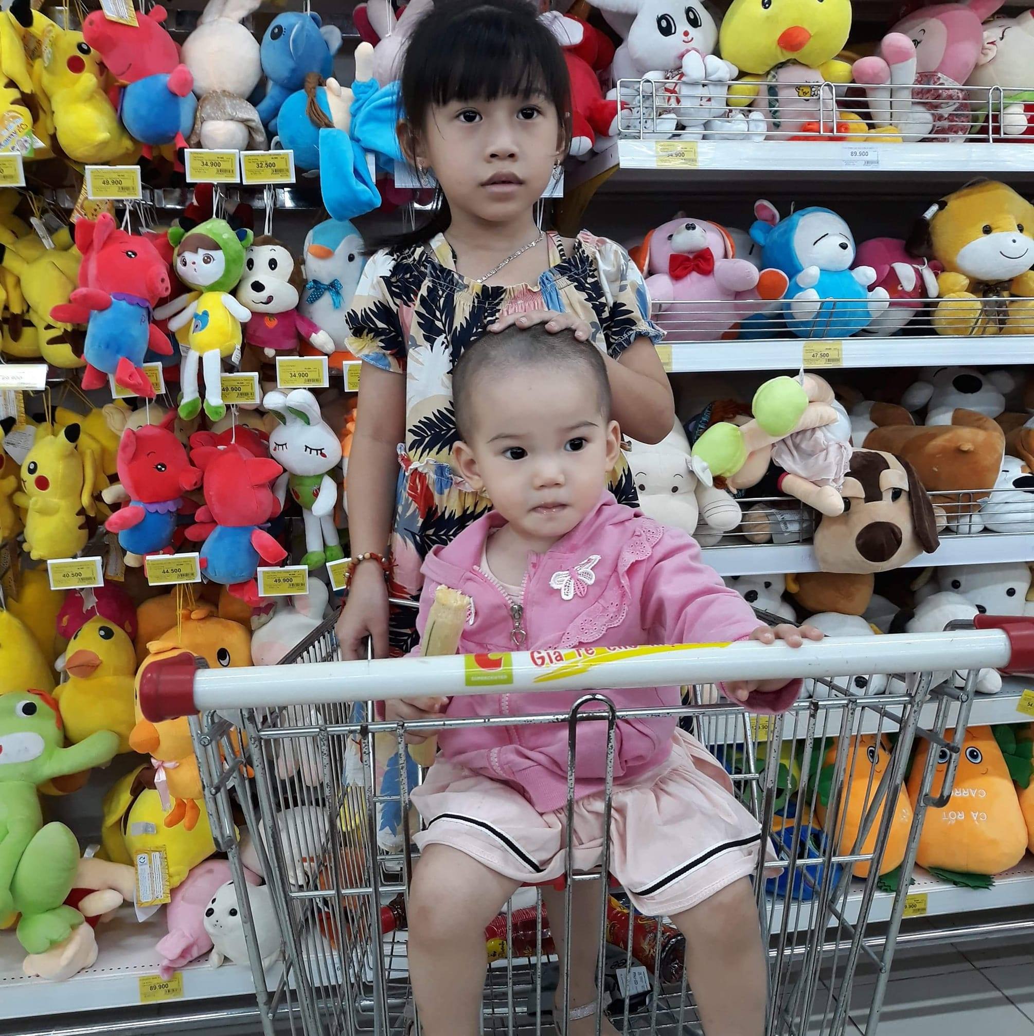 rèm dán tường vừa đẹp, vừa tiện, không cần khoan đục tường đâu ạ, có ...