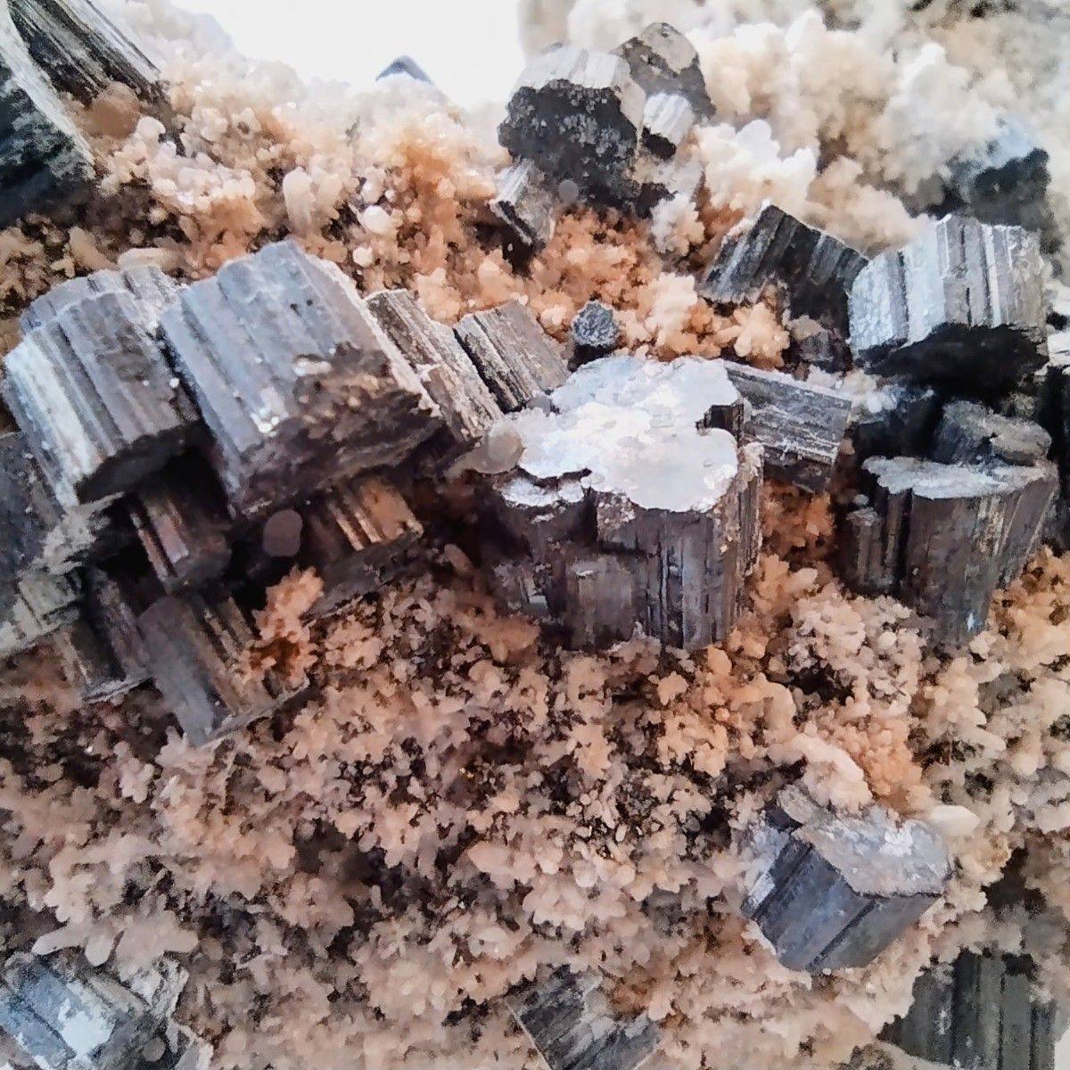 Pieza # 1 Estibinita 20 cm Si te interesa mándeme mensaje 👇🏻 | Slp Minerals