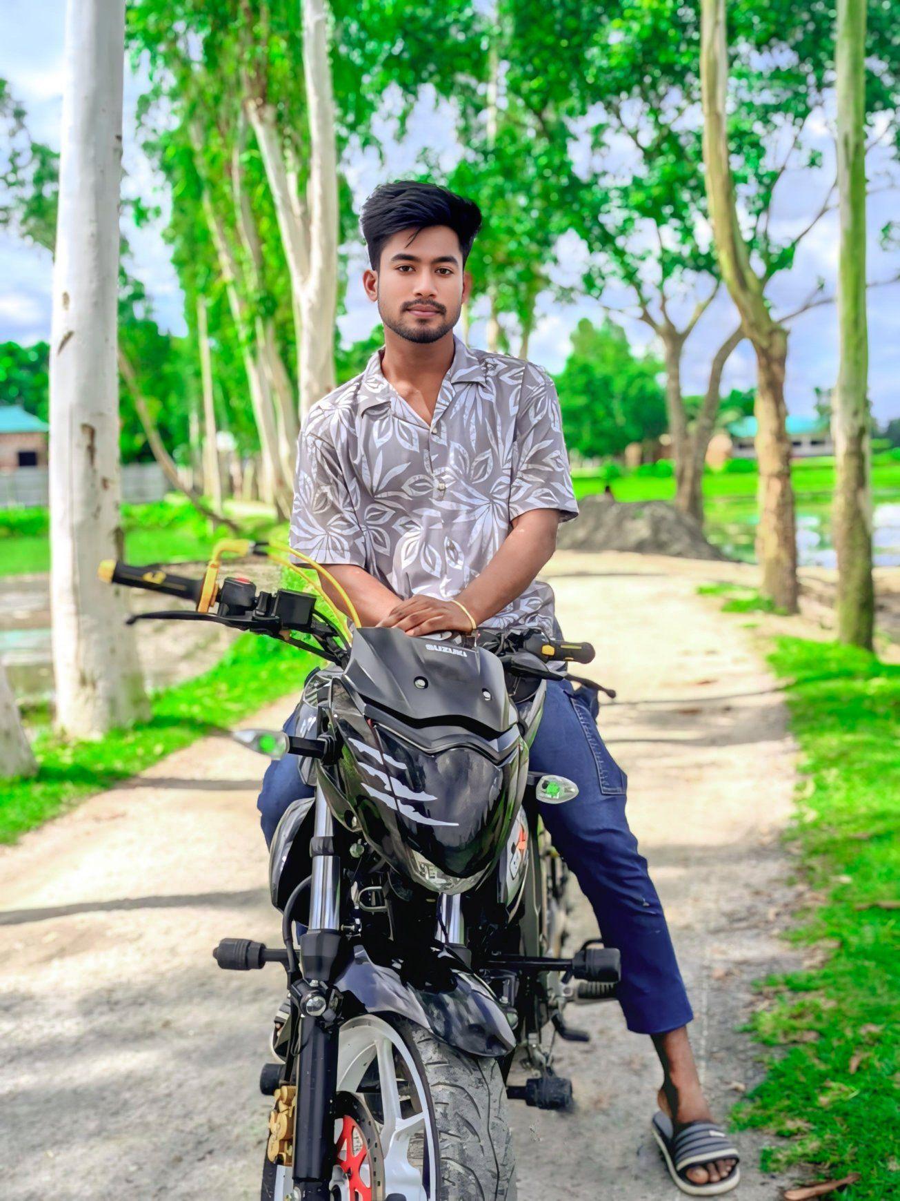 Nur Alom