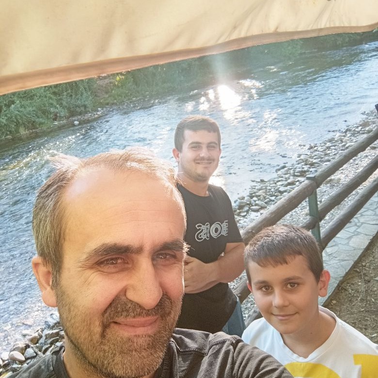 O Allahu im, unë nuk mund ta përballoj varfërinë. As varfëria nuk më ...