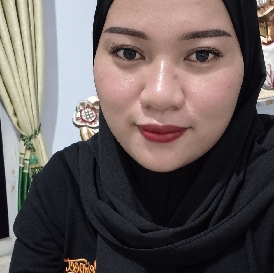 Biar panas matahari Tata putri ba antar Tahu Atii.. 🙈😩 Semangat tata ...