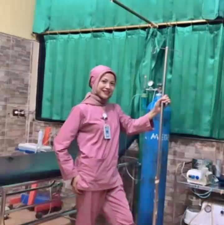 Yuk guys yg dari kmaren tanya tas yg kita pakai skrang sudah ready toko ...