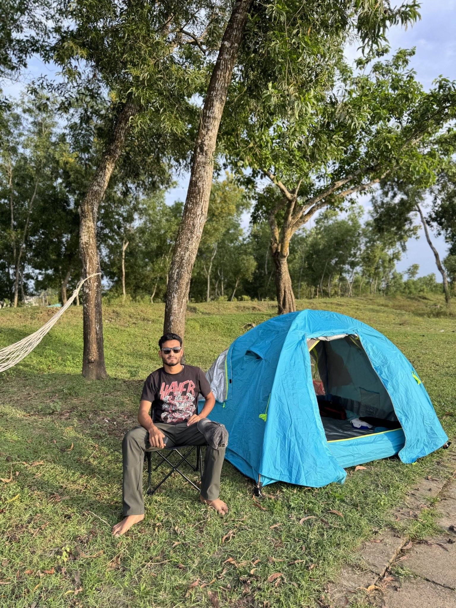 নিজের কাজ নিজে করলে কেউ ছোট হয়ে যায় না।যারা খামারি ভাইয়েরা আছেন ...