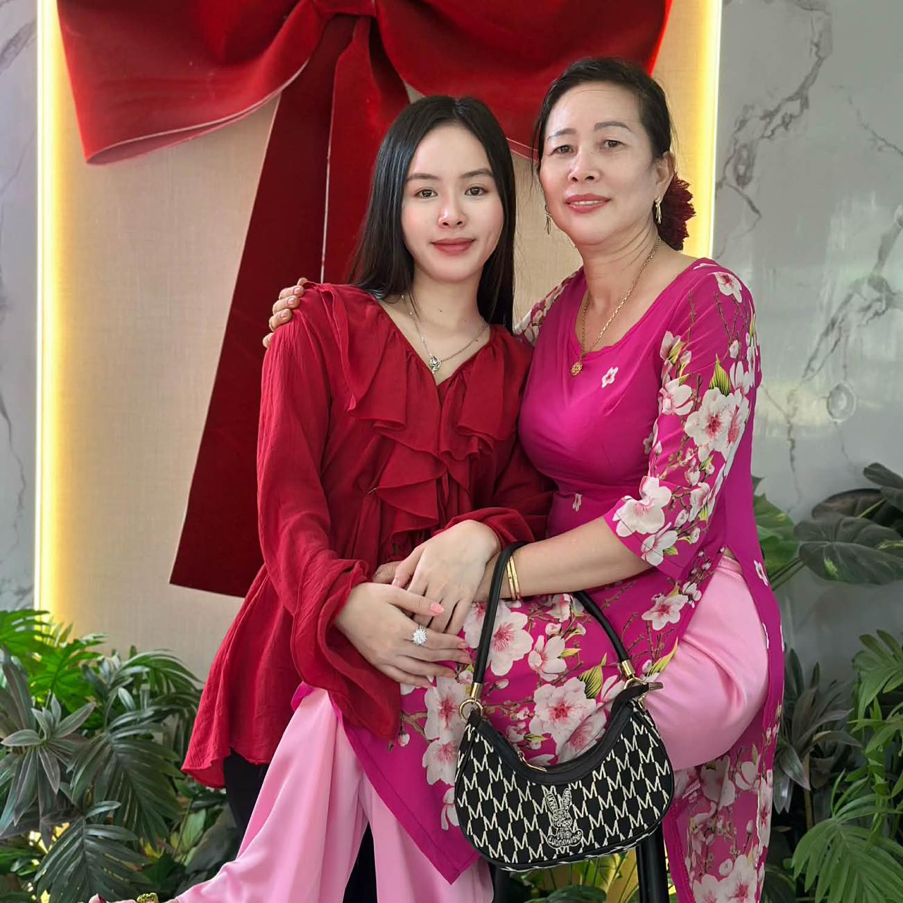 Các bác cho em hỏi đây có phải cây sầu riêng ko ạ | Facebook
