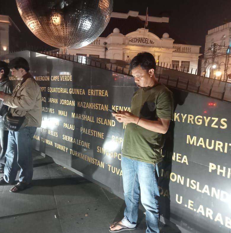 Assalamu'alaikum,saat kawan ku nyanyi terlarut dalam penjiwa,an..Ya ...