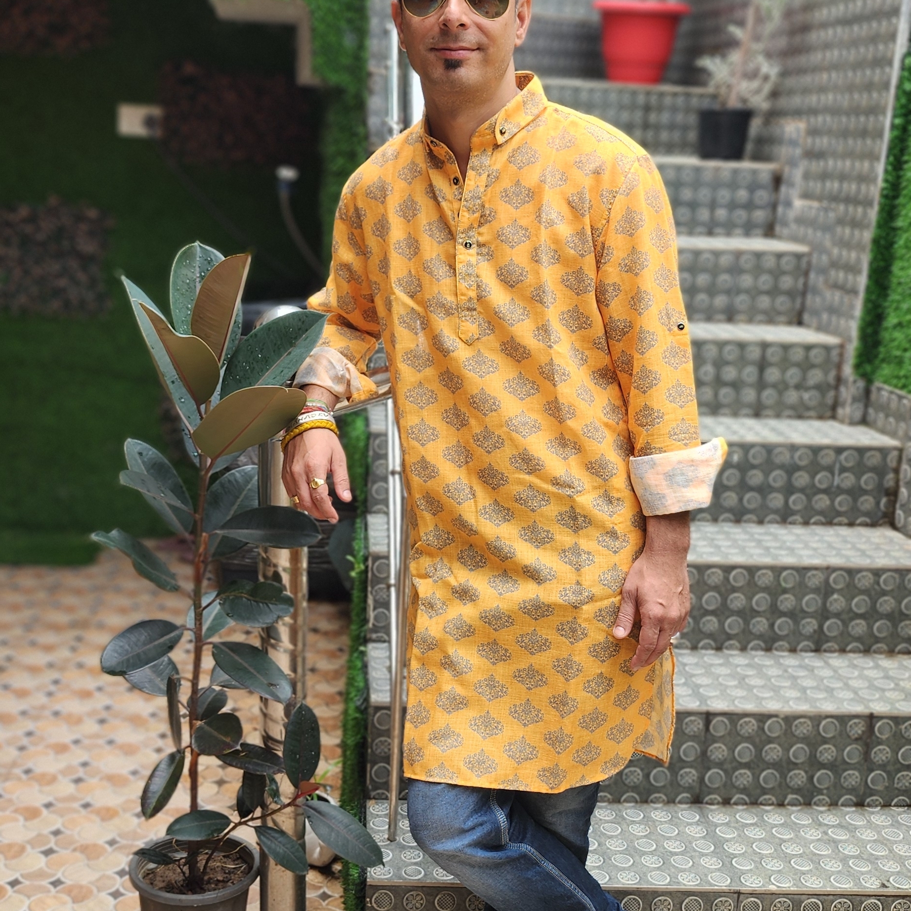 Yusuf Bachkana का फिल्मी अंदाज़ He used to support a new get up during ...
