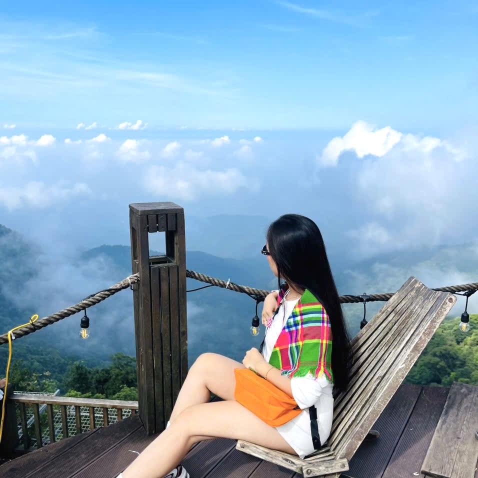 Có 5 cái các bác bếch nốt hộ e . 5p sau : còn 1 con màu xanh duy nhất ...