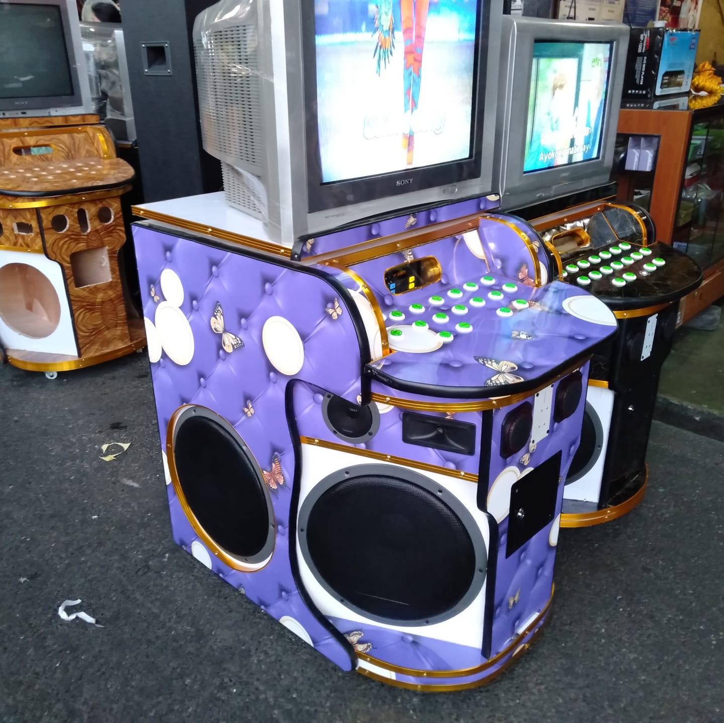 Dvd player, amplifier, speakers & videoke machine