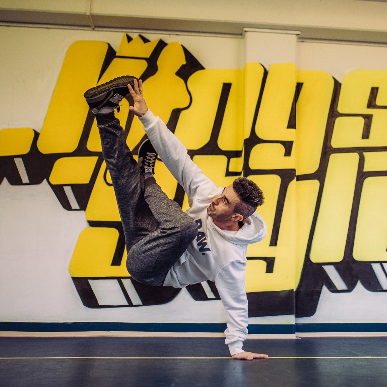 14 yr old @bboy_ko_taro921 takes the 2v2 kids battle at Out For Fame ...
