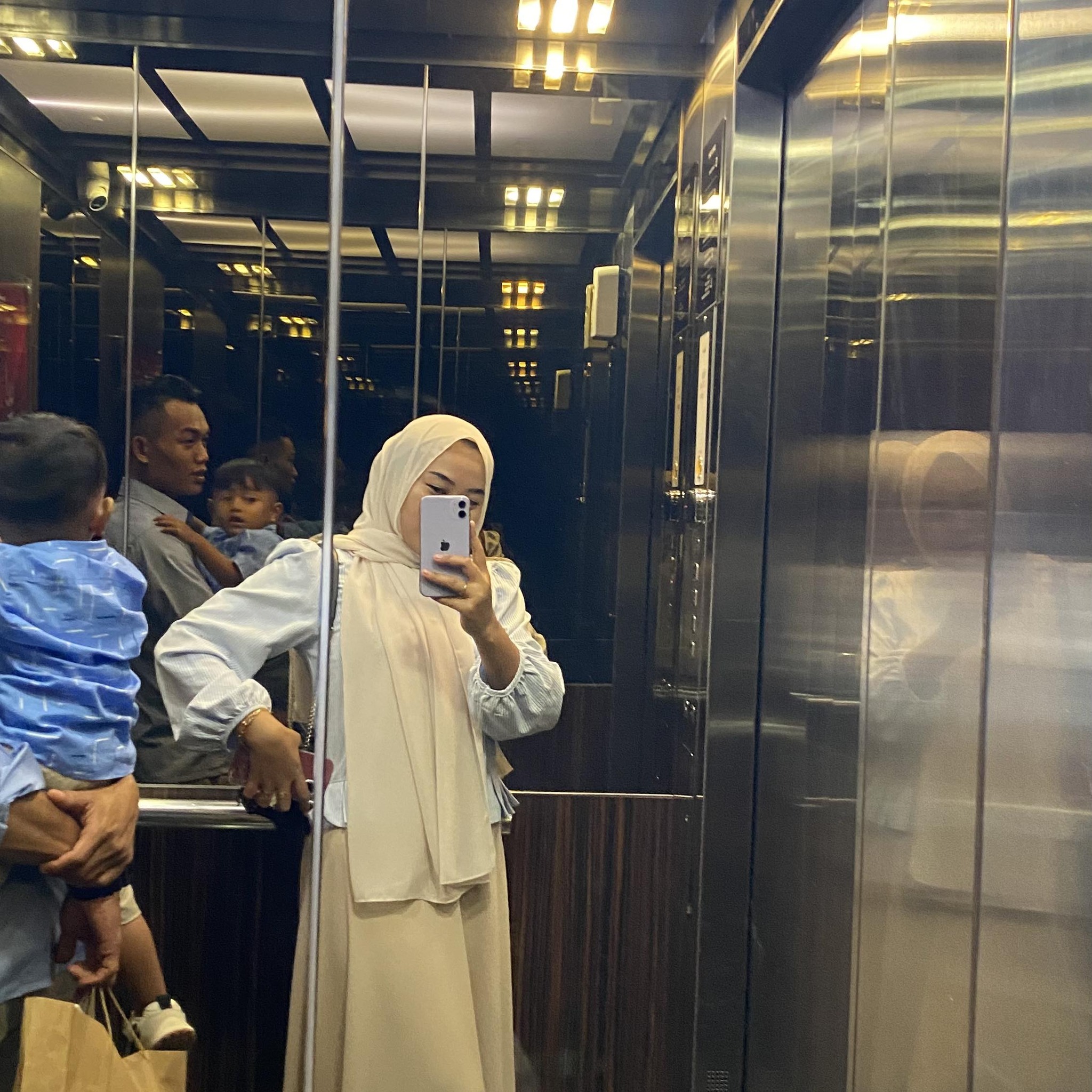 Aku melayu Pontianak,senang betul Same ari😅Suarenye bagus,orang nyee ...